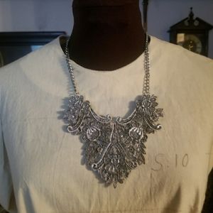 Metal statement necklance